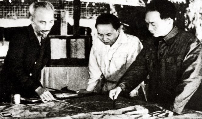  Vào tháng 12 năm 1953, Bác và các đồng chí lãnh đạo của Đảng họp tại Việt Bắc quyết định mở Chiến dịch Điện Biên Phủ 