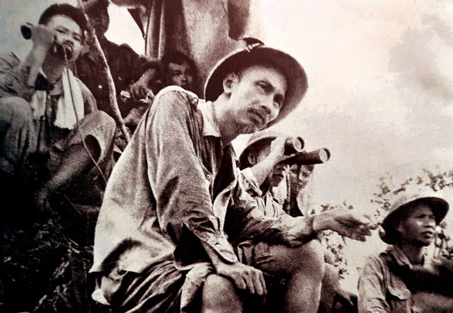 Hình ảnh Bác Hồ cùng các đồng chí tại Chiến khu Việt Bắc trong kháng chiến chống Pháp 