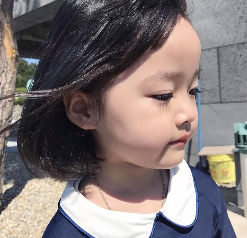 Bé gái Hàn quốc dễ thương