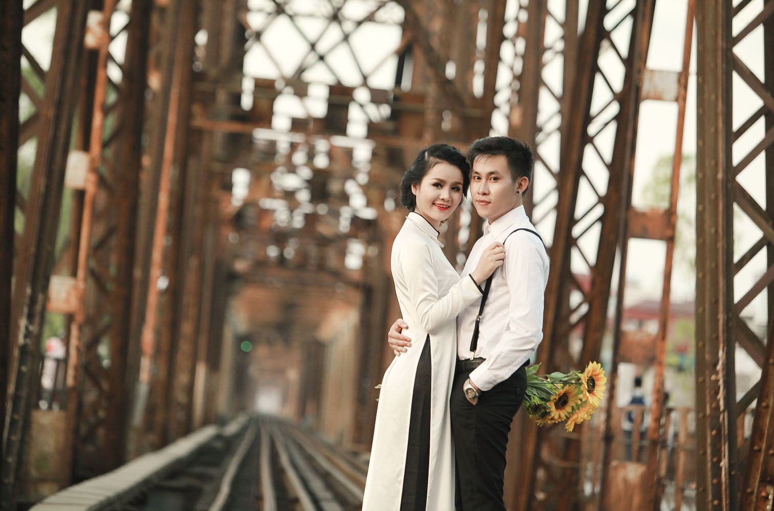 Bộ hình cưới trên cầu Long Biên