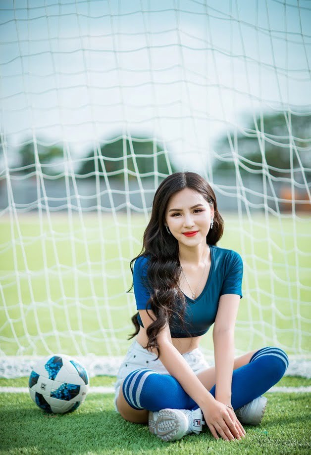 Hình gái đẹp chơi bóng đá