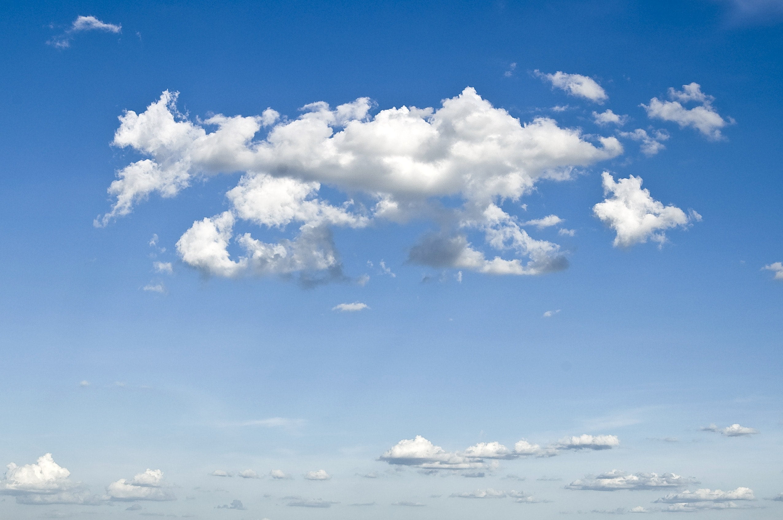 Kho ảnh bầu trời xanh có những đám mây trôi lững lờ ảnh chất lượng cao