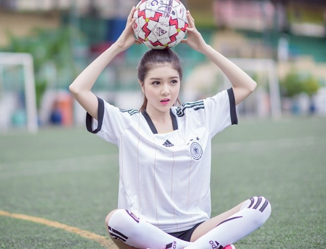 Những hình ảnh girl xinh với bóng đá