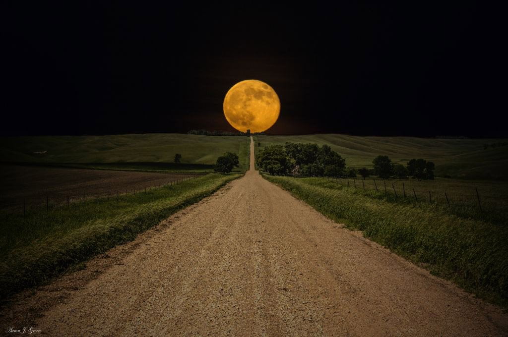 Hình vầng trăng tròn trĩnh tuyệt đẹp