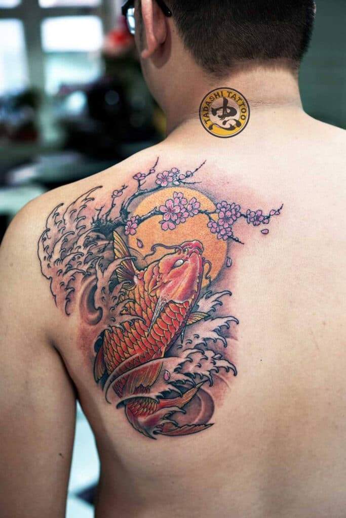 Hình tattoo cá chép ở vai nhỏ