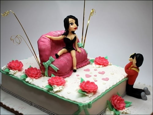 Bánh sinh nhật với kiểu trang trí troll nhau