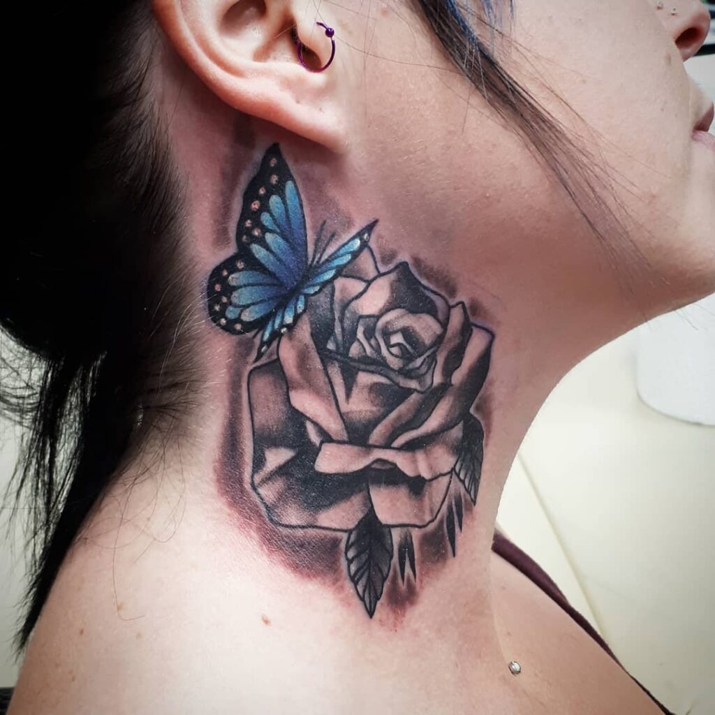 Bông hoa hồng và bướm khoe sắc trên cổ của người con gái