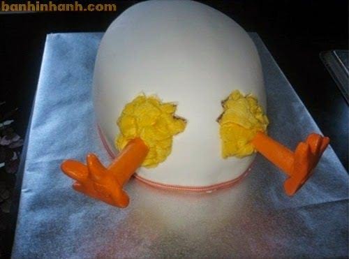 Chiếc bánh đơn giản và hài hước để sinh nhật thêm vui vẻ