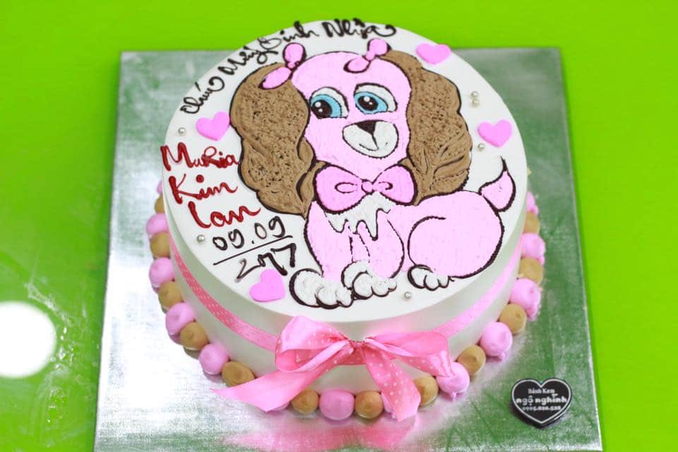Chú chó hồng đáng yêu trên chiếc bánh sinh nhật
