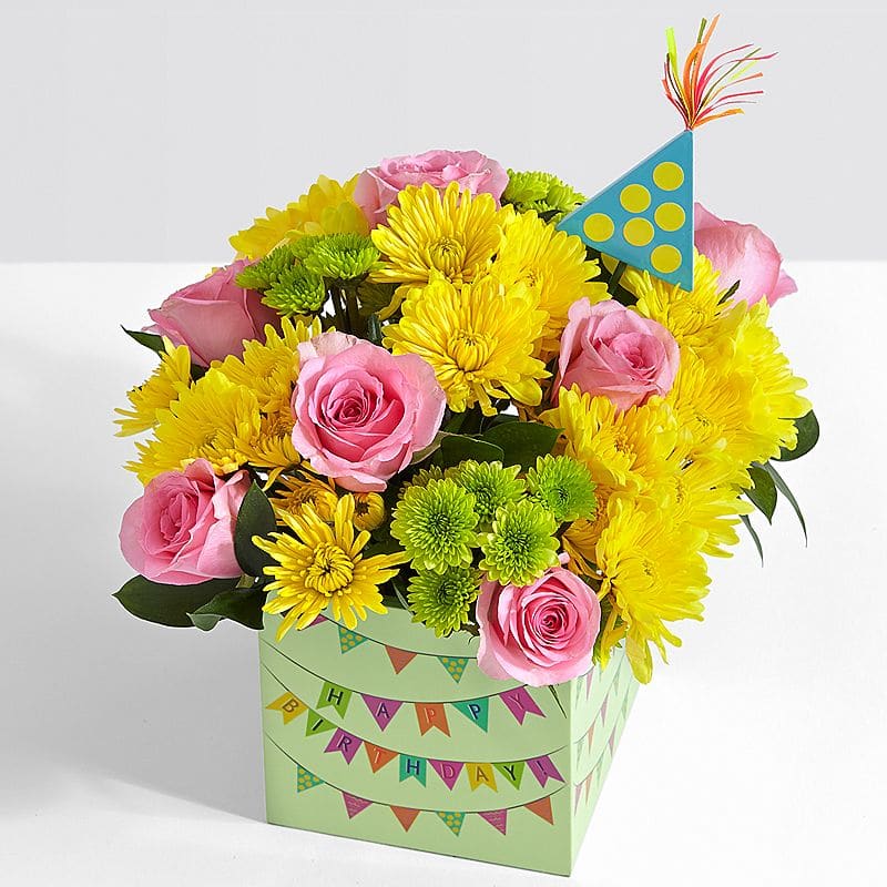 Giỏ hoa nhiều màu dùng để tặng sinh nhật