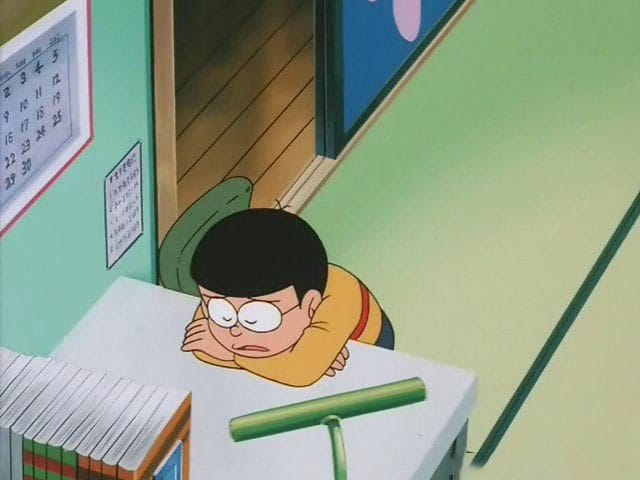 Hình Nobita buồn ngủ trên bàn học