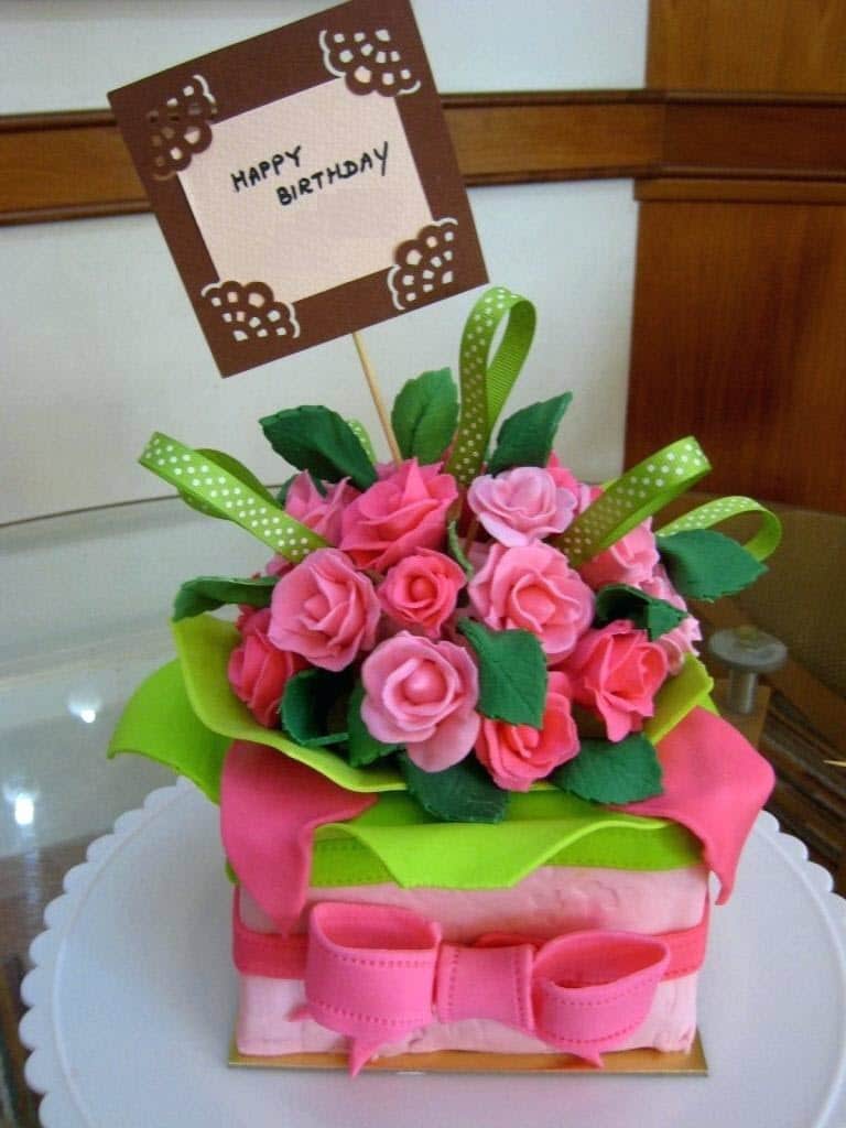 Hình bánh kem trang trí hoa hồng cực độc đáo gửi tặng ngày sinh nhật