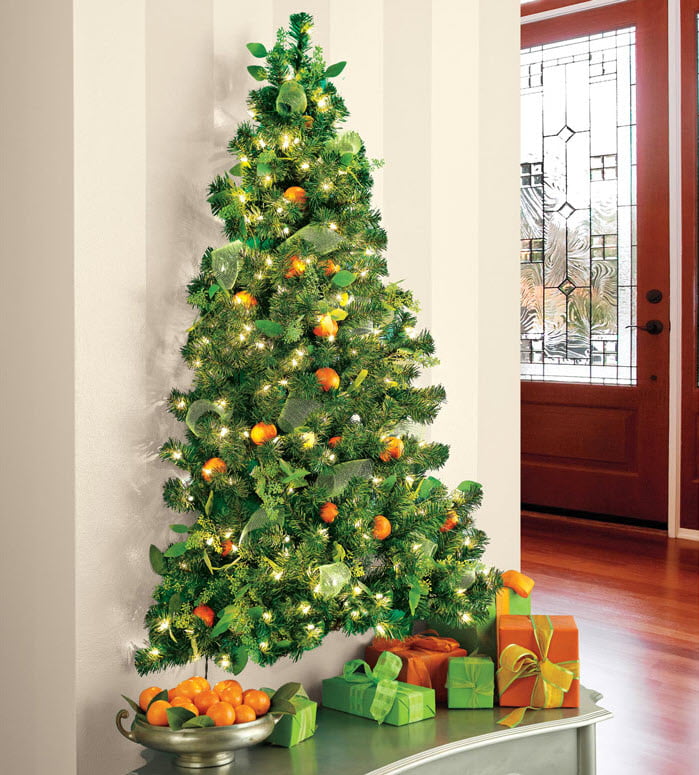 Hình cây thông Noel trang trí với những quả cam