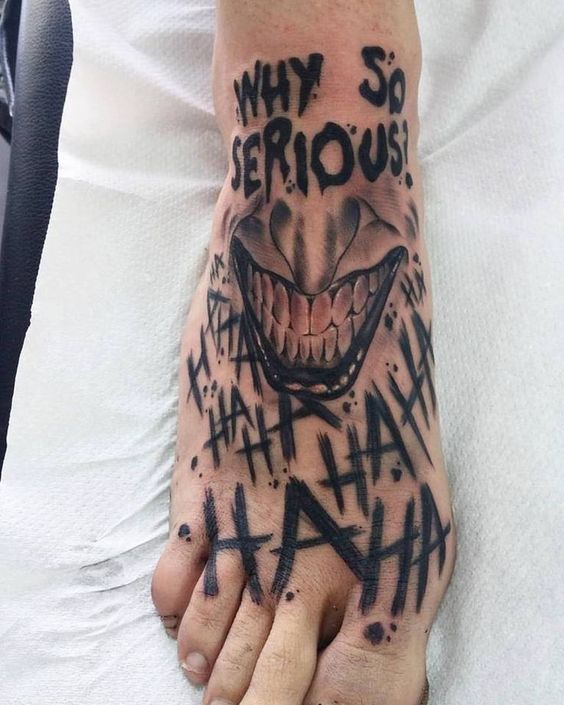 Hình tattoo Joker cười ở chân