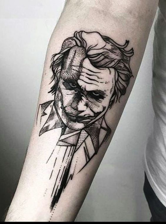 Hình tattoo Joker ở bắp tay