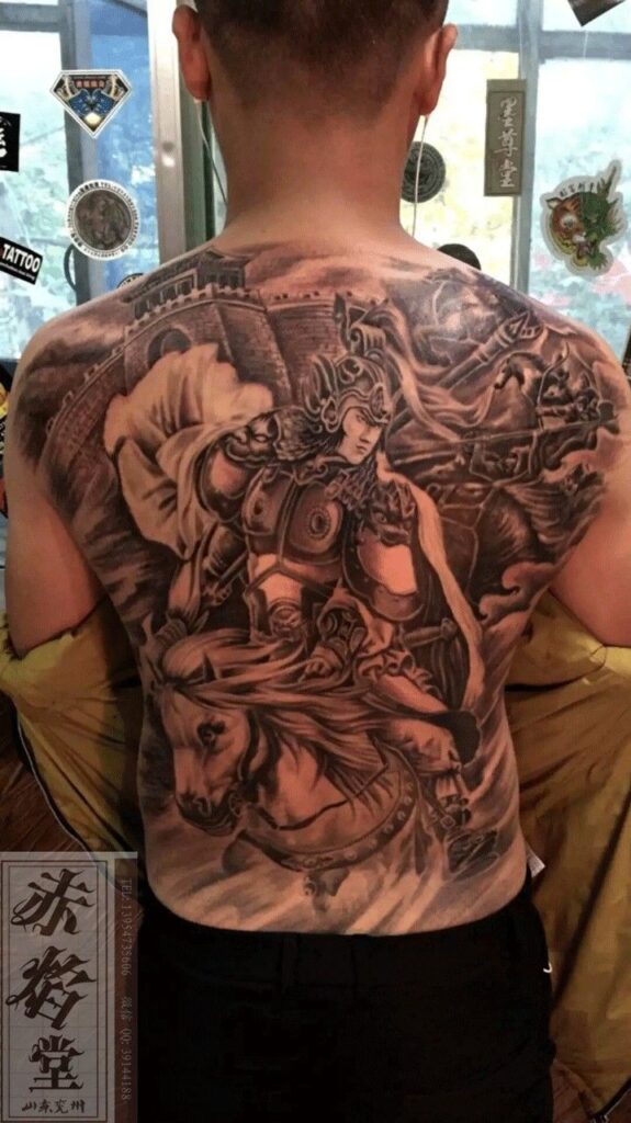 Hình tattoo Triệu Vân bít lưng