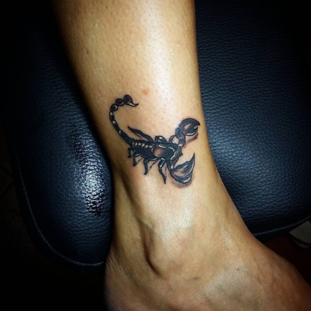Hình tattoo bọ cạp ở chân