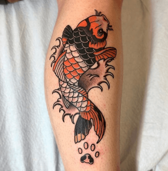 Hình tattoo con cá chép nhỏ ở chân