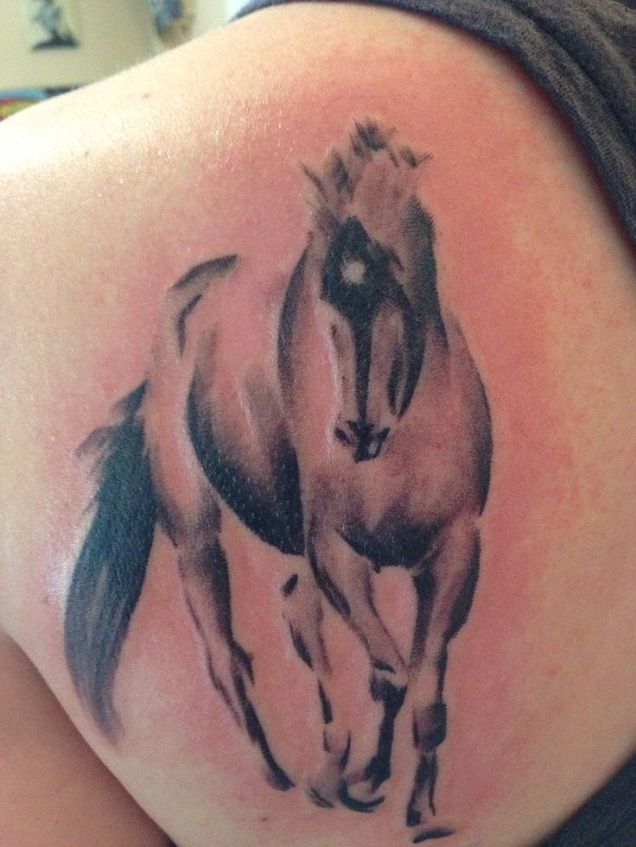 Hình tattoo con ngựa chất ngầu độc đáo