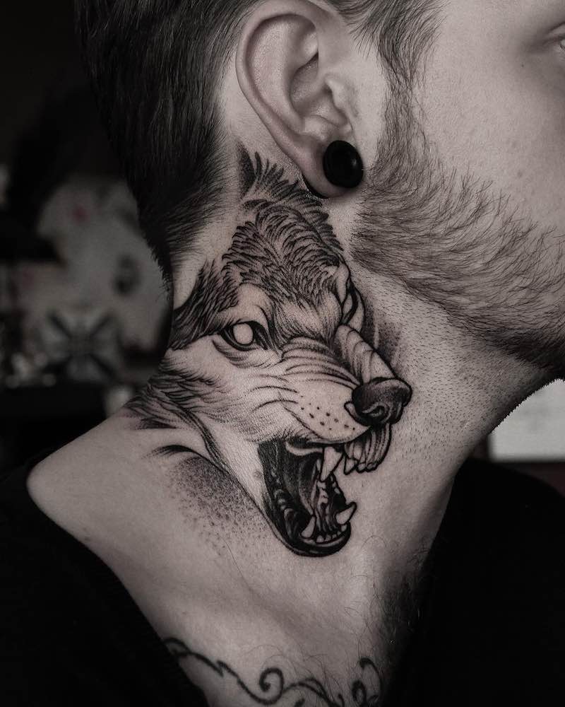 Hình tattoo đầu sói ở cổ cực đẹp