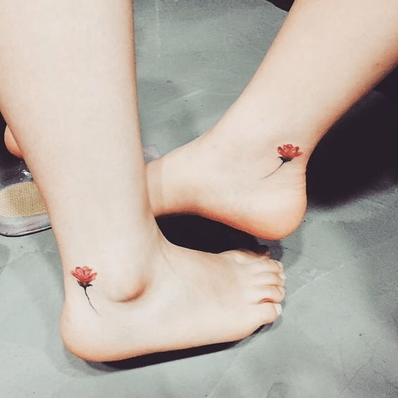 Hình tattoo đôi mini ở chân