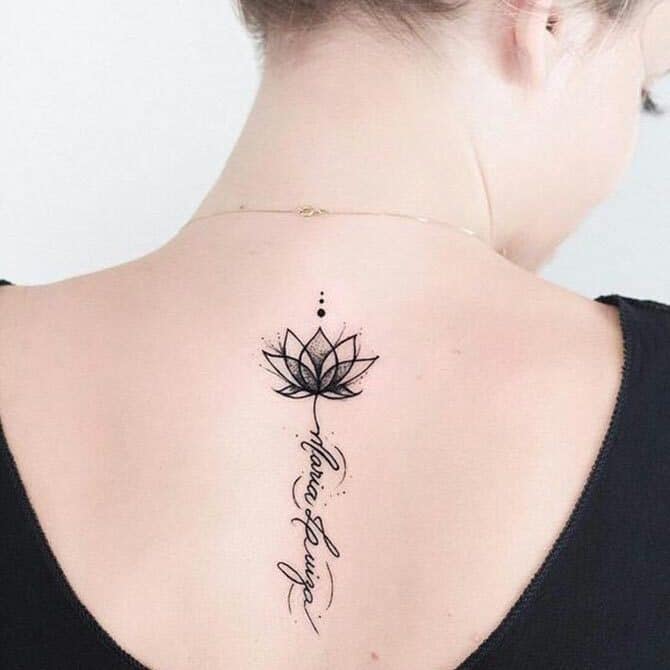 Hình tattoo hoa sen ở đằng sau gáy