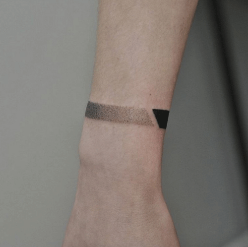 Hình tattoo mẫu vòng tay đơn giản nhưng đẹp tinh tế