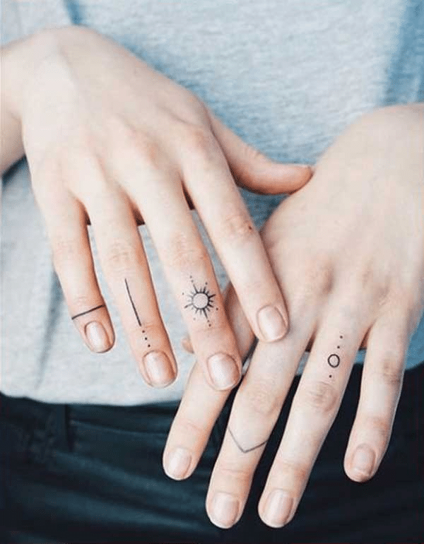 Hình tattoo mini cho nữ ở ngón tay