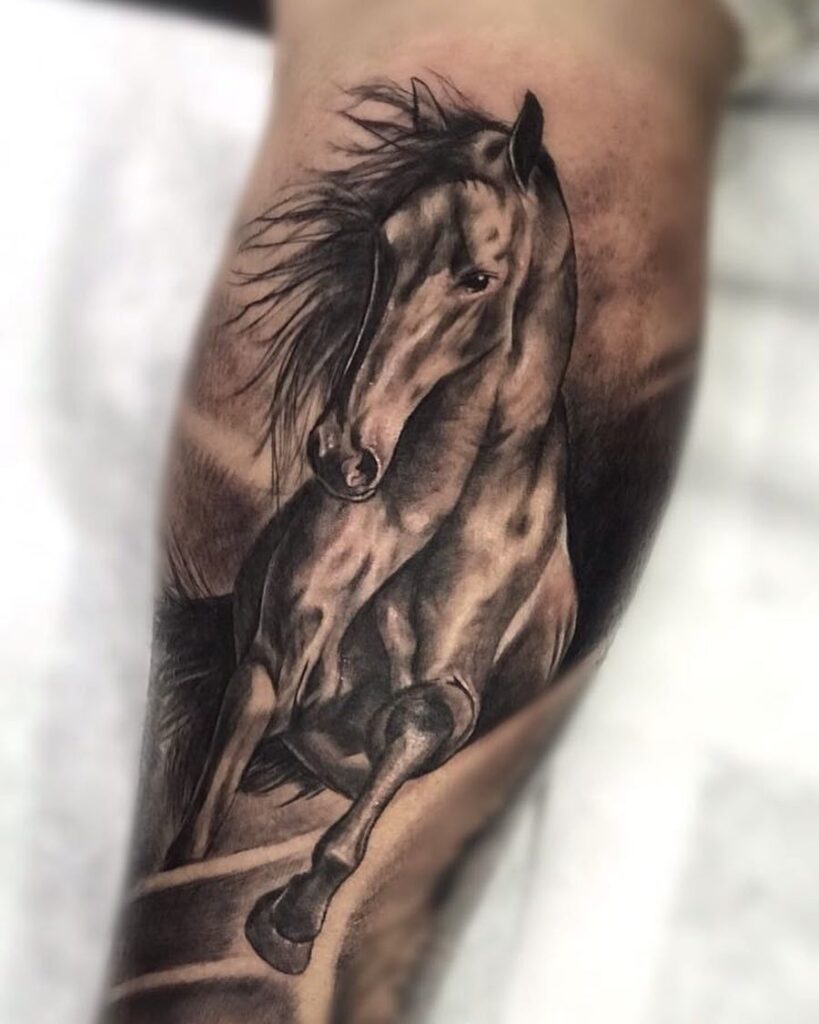 Hình tattoo ngựa ở bắp tay