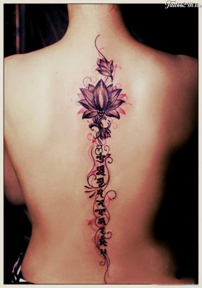 Hὶnh tattoo xǎm hoa sen ở lưng đẹp