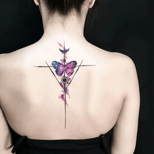 Hình xăm cánh bướm và tam giác ngược ý nghĩa cho phái đẹp
