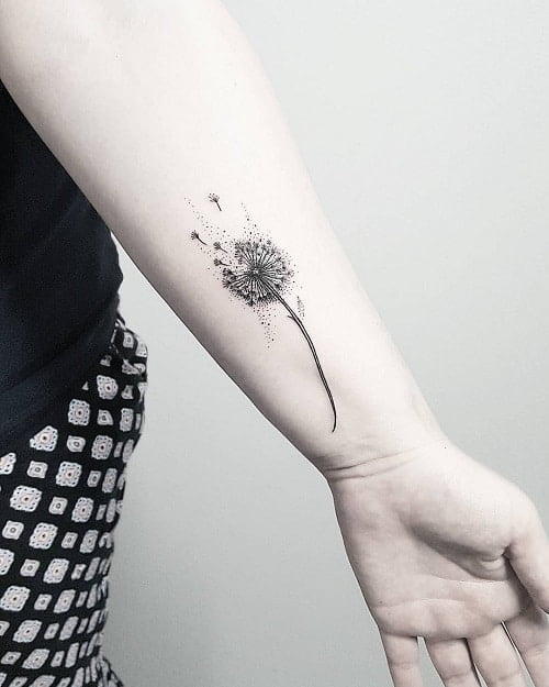  Ấn tượng mẫu Tattoo hoa bồ công anh trên cổ tay người nữ 