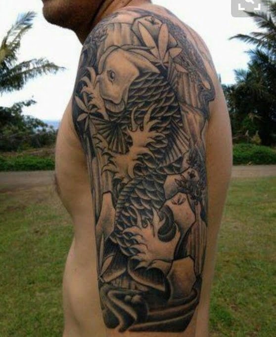 Kiểu tattoo cá chép ở bắp tay đẹp và sắc nét