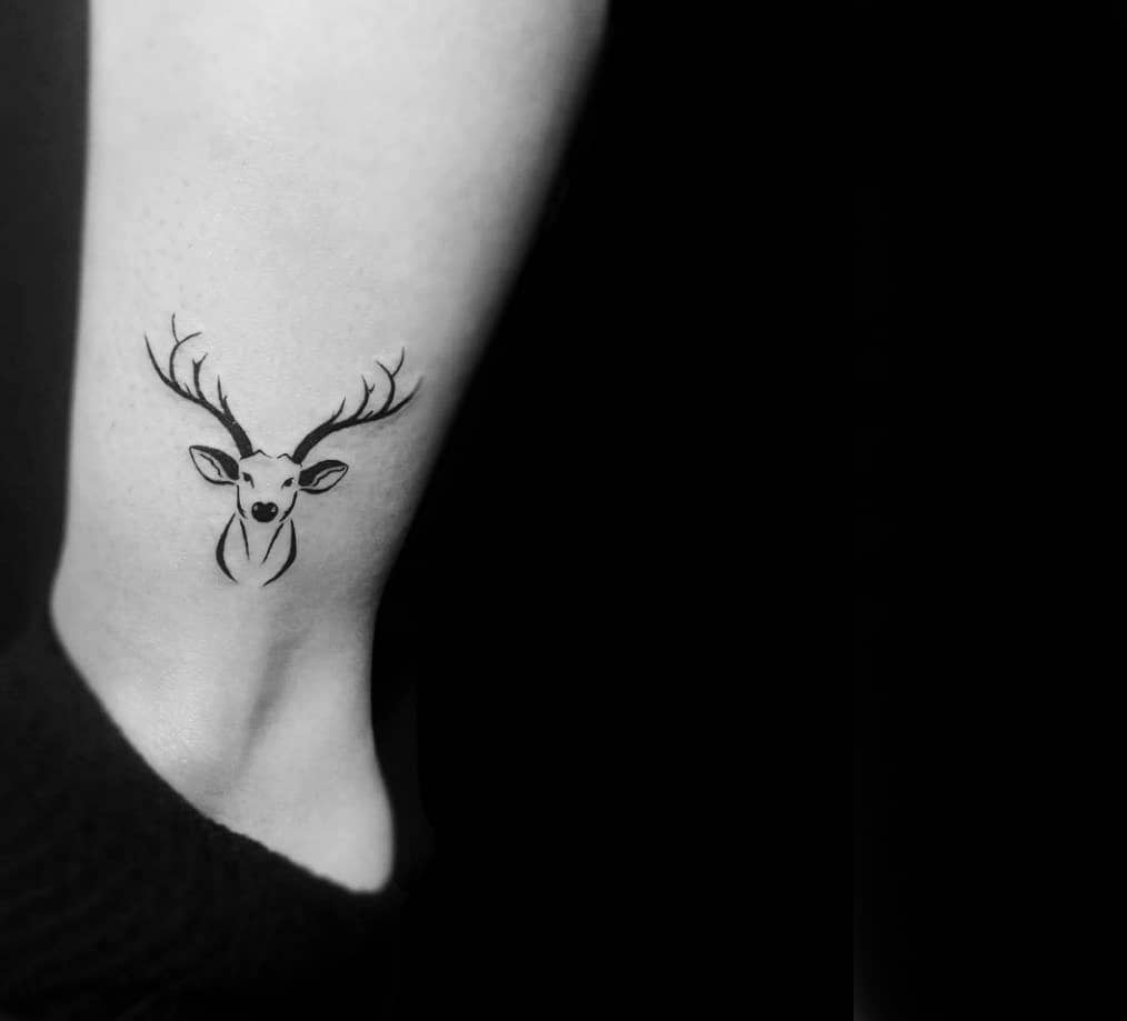 Kiểu tattoo chất với hình chú hươu dành cho con gái