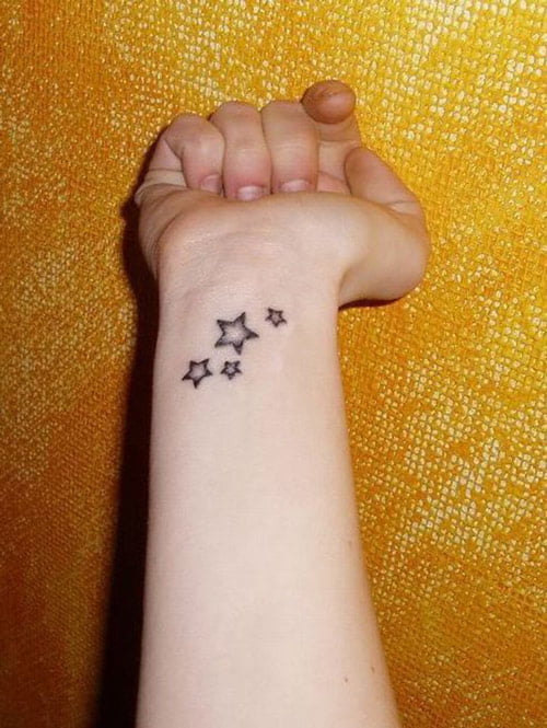 Kiểu tattoo ngôi sao đẹp cho cổ tay