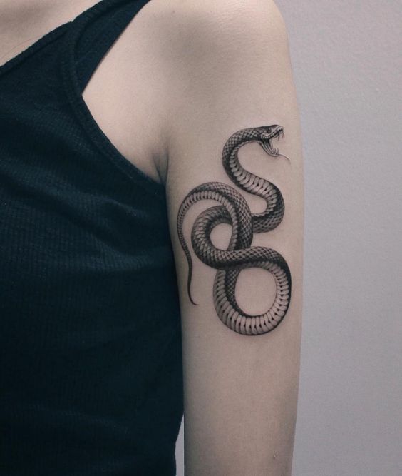 Kiểu tattoo rắn nhỏ xinh và đậm chất ngầu mang lại nữ