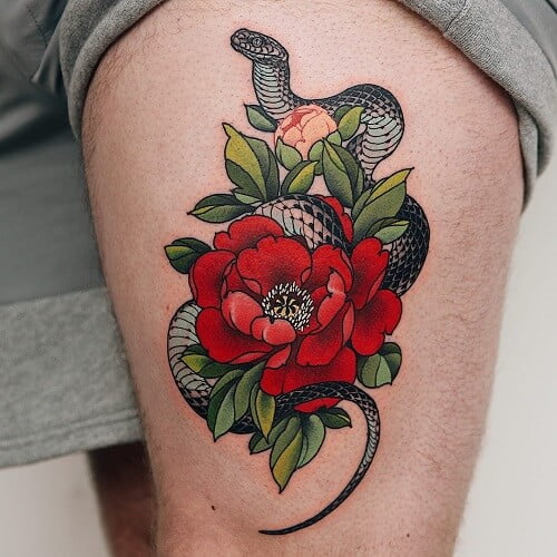 Kiểu tattoo rắn quấn hoa có màu
