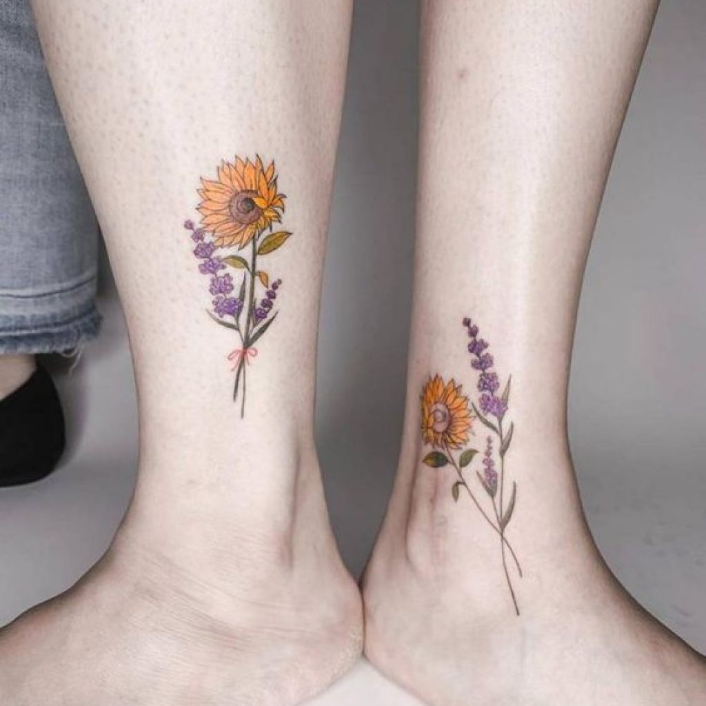 Mẫu hình xăm hoa hướng dương ở chân cho phái đẹp