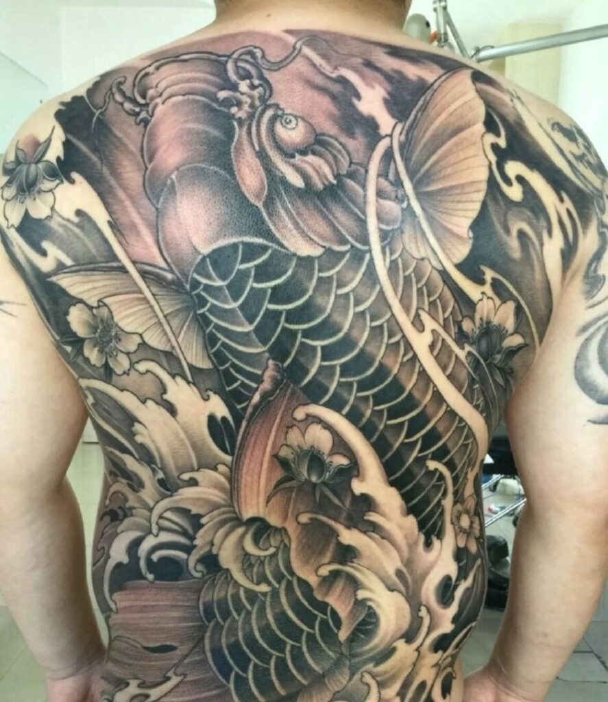 Mẫu tattoo cá chép hóa rồng kín lưng chất