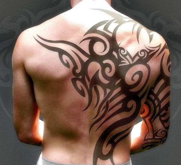 Mẫu tattoo đẹp ngẩn ngơ cho nam ở lưng