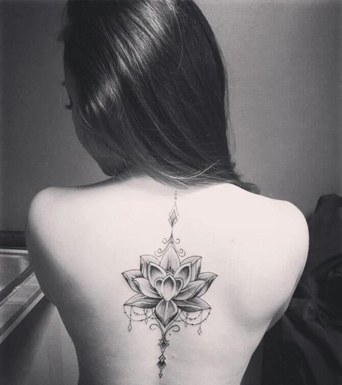Mẫu tattoo hoa sen Mandala cho nữ