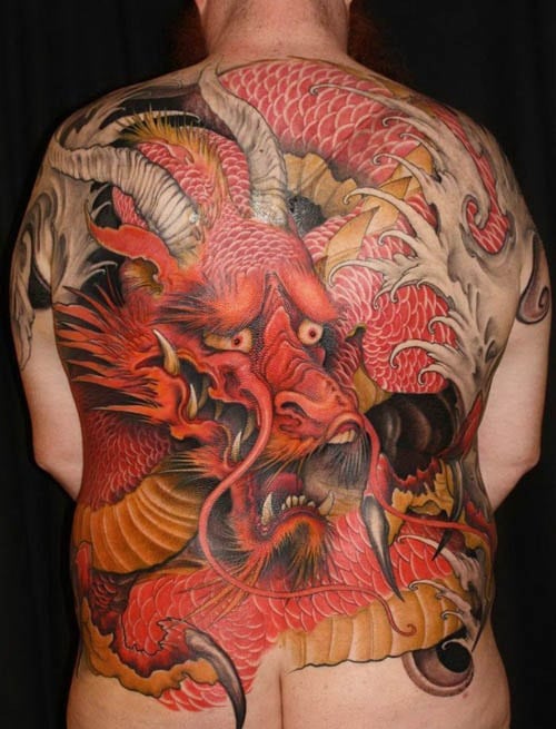 Mẫu tattoo kỳ lân ấn tượng ở phía sau lưng
