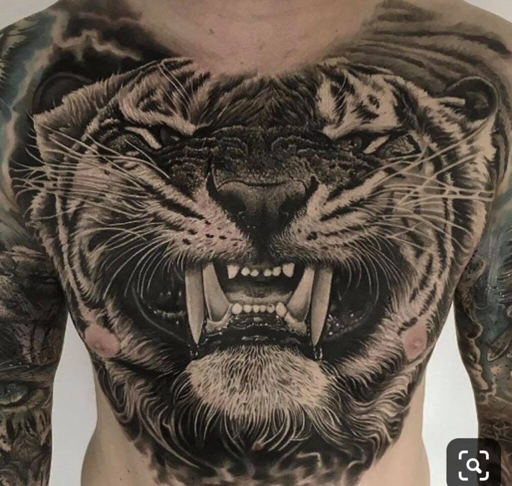 Mẫu tattoo mặt hổ hung dữ và mạnh mẽ fulll ngực