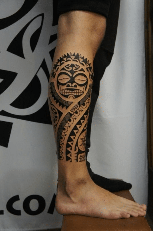 Mẫu xăm Maori ở chân quyền lực