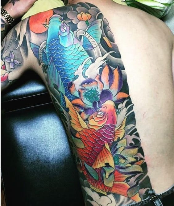 Ngắm nhìn tattoo cá chép hoa sen xăm nửa lưng
