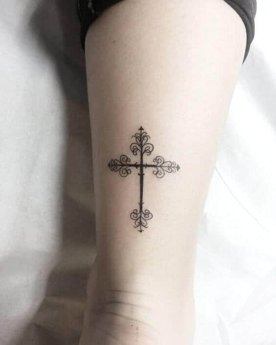 Ngẩn ngơ trước mẫu tattoo thánh giá nhỏ đẹp cho nữ