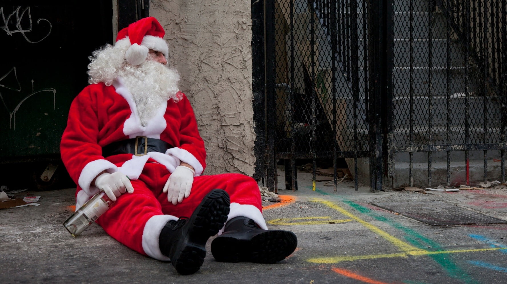 Ông già Noel buồn một mình trên phố