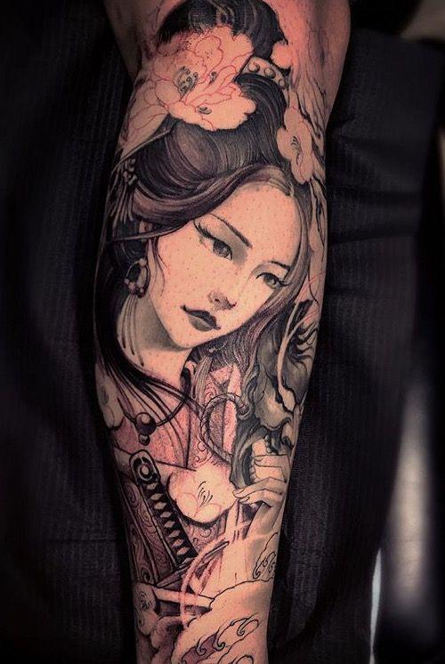 Mẫu tattoo cô gái Nhật cầm kiếm geisha cá tính