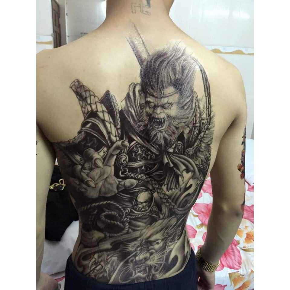 Tattoo Tôn Ngộ không mặt quỷ kín lưng ấn tượng
