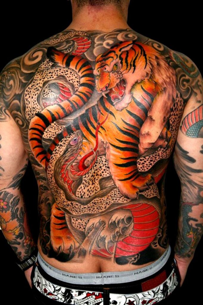 Tattoo Yakuza full kín lưng ấn tượng